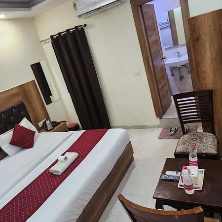Hotel Redton Νέο Δελχί Εξωτερικό φωτογραφία